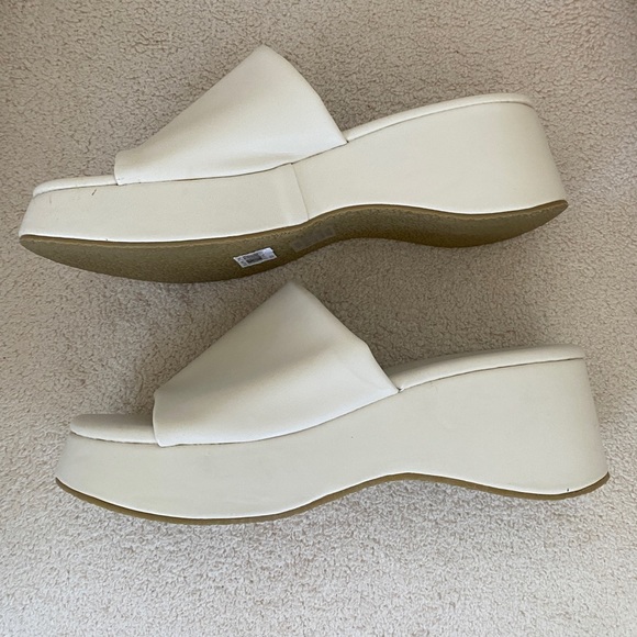 NWT Glassons Bone Platform Vegan Leather Slide Sandals | Faux-Leather Slides - Picture 6 of 12
